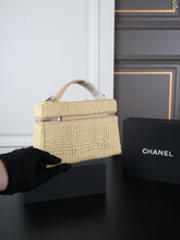 Load image into Gallery viewer, CC1384 Chanel 26P Raffia Vanity Case / 19 x 12 cm
