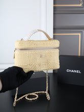 Load image into Gallery viewer, CC1384 Chanel 26P Raffia Vanity Case / 19 x 12 cm
