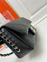 Load image into Gallery viewer, CC1055 Classic Handbag / 10.2x6.3x3.1inch
