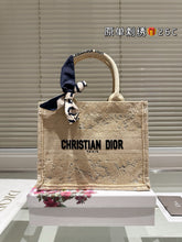 Load image into Gallery viewer, DR559 Book Tote Medium/Large
