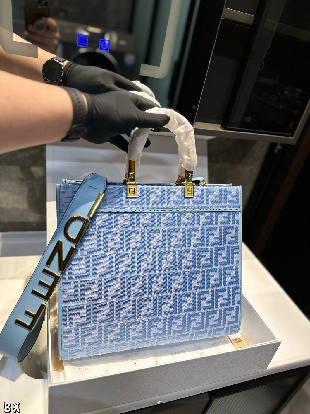 FF320 Fendi Sunshine Medium / 12.2x6.7x13.8inch