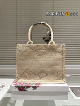 Load image into Gallery viewer, DR559 Book Tote Medium/Large
