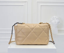 Load image into Gallery viewer, CC1070 CHANEL 19 Handbag / Small/Medium
