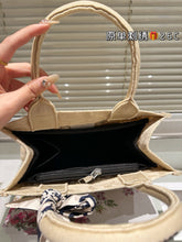 Load image into Gallery viewer, DR559 Book Tote Medium/Large
