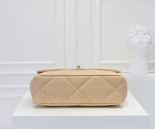 Load image into Gallery viewer, CC1070 CHANEL 19 Handbag / Small/Medium
