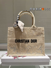 Load image into Gallery viewer, DR560 Book Tote Medium/Large
