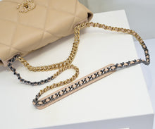 Load image into Gallery viewer, CC1070 CHANEL 19 Handbag / Small/Medium

