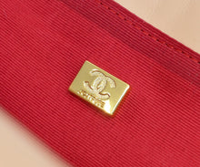 Load image into Gallery viewer, CC1070 CHANEL 19 Handbag / Small/Medium
