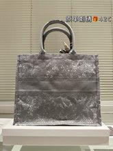 Load image into Gallery viewer, DR560 Book Tote Medium/Large
