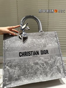 DR560 Book Tote Medium/Large