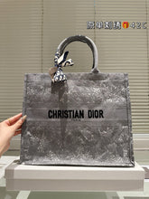 Load image into Gallery viewer, DR560 Book Tote Medium/Large
