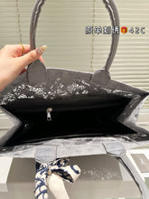 Load image into Gallery viewer, DR560 Book Tote Medium/Large
