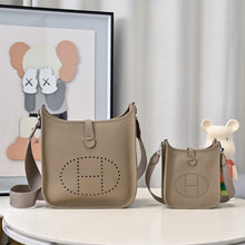 Load image into Gallery viewer, HM150 Hermes Evelyne TPM/PM
