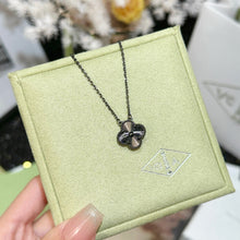 Load image into Gallery viewer, JW836 Vintage Alhambra Necklace
