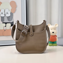 Load image into Gallery viewer, HM149 Hermes Evelyne TPM/PM
