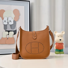 Load image into Gallery viewer, HM148 Hermes Evelyne TPM/PM
