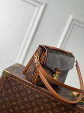 Load image into Gallery viewer, LB1601 LV Pochette Métis East West / HIGHEST QUALITY VERSION  / 21.5 × 13.5 × 6 cm
