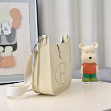 Load image into Gallery viewer, HM147 Hermes Evelyne TPM/PM
