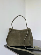 Load image into Gallery viewer, BCG092 Balenciaga Rodeo Medium Handbag / HIGHEST QUALITY VERSION  / 35 × 23.3 × 10.9 cm
