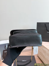 Load image into Gallery viewer, YSK461 Saint Laurent (YSL) Niki Chain Bag / 22 x 17 cm
