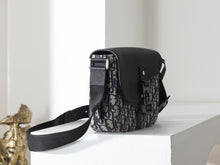 Load image into Gallery viewer, DR680 Dior Small Saddle Flap Messenger Bag / HIGHEST QUALITY VERSION / 23 × 17.5 × 6 cm
