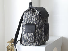 Load image into Gallery viewer, DR686 Dior Saddle Backpack / HIGHEST QUALITY VERSION  / 26.5 × 40 × 17.5 cm
