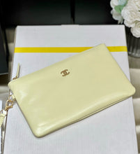 Load image into Gallery viewer, CC875 CHANEL 22 Bag / HIGHEST QUALITY VERSION / Small/Medium
