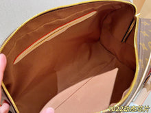 Load image into Gallery viewer, LB1448 Louis Vuitton Keepall Bandoulière 40 / 40 x 28 x 21 cm
