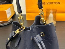 Load image into Gallery viewer, LB1606 LV Noé BB Bucket Bag / 22 × 24 × 15 cm
