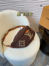 Load image into Gallery viewer, LB907  LV SKI / 14.6 x 5.5 x 5.1 inches
