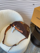 Load image into Gallery viewer, LB907  LV SKI / 14.6 x 5.5 x 5.1 inches
