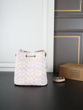 Load image into Gallery viewer, COH002 COACH Rowan Bucket Bag / 21 x 21 cm
