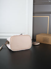 Load image into Gallery viewer, COH002 COACH Rowan Bucket Bag / 21 x 21 cm
