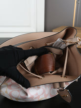 Load image into Gallery viewer, COH002 COACH Rowan Bucket Bag / 21 x 21 cm
