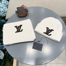 Load image into Gallery viewer, CLTH416 LB Wool Scarf &amp; Hat Set
