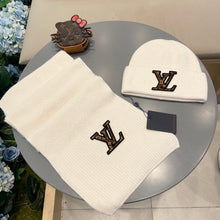 Load image into Gallery viewer, CLTH416 LB Wool Scarf &amp; Hat Set
