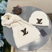 Load image into Gallery viewer, CLTH416 LB Wool Scarf &amp; Hat Set
