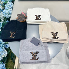 Load image into Gallery viewer, CLTH416 LB Wool Scarf &amp; Hat Set
