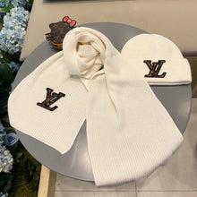 Load image into Gallery viewer, CLTH416 LB Wool Scarf &amp; Hat Set
