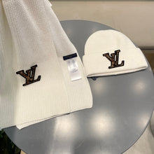 Load image into Gallery viewer, CLTH416 LB Wool Scarf &amp; Hat Set
