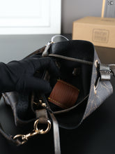 Load image into Gallery viewer, COH003 COACH Rowan Bucket Bag / 21 x 21 cm

