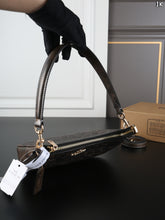 Load image into Gallery viewer, COH004 COACH Teri 24 Shoulder Bag / 24 x 14 cm
