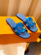 Load image into Gallery viewer, SE1138 LV Isola Flat Mule / Size5-11
