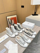 Load image into Gallery viewer, SE1462 Walk&#39;n&#39;Dior Platform Sneaker / Size5-11
