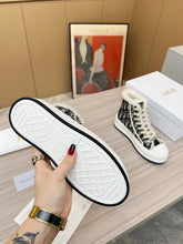 Load image into Gallery viewer, SE1462 Walk&#39;n&#39;Dior Platform Sneaker / Size5-11
