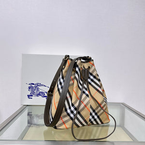 BUR131 Medium Check Bucket Bag / 10.8 x 6.3 x 22.4in / HIGHEST QUALITY VERSION