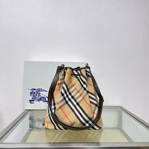 BUR131 Medium Check Bucket Bag / 10.8 x 6.3 x 22.4in / HIGHEST QUALITY VERSION