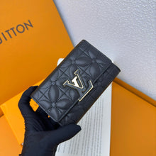 Load image into Gallery viewer, LB1126 Capucines Compact Wallet / 5.9x3.9inch
