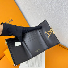 Load image into Gallery viewer, LB1126 Capucines Compact Wallet / 5.9x3.9inch
