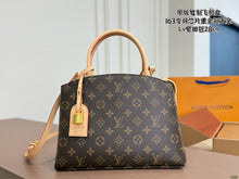 Load image into Gallery viewer, LB1452 Louis Vuitton Montaigne MM / 28 x 21 x 12 cm
